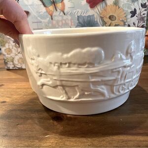 Vintage Haeger pottery Horse drawn sleigh white bow or planter